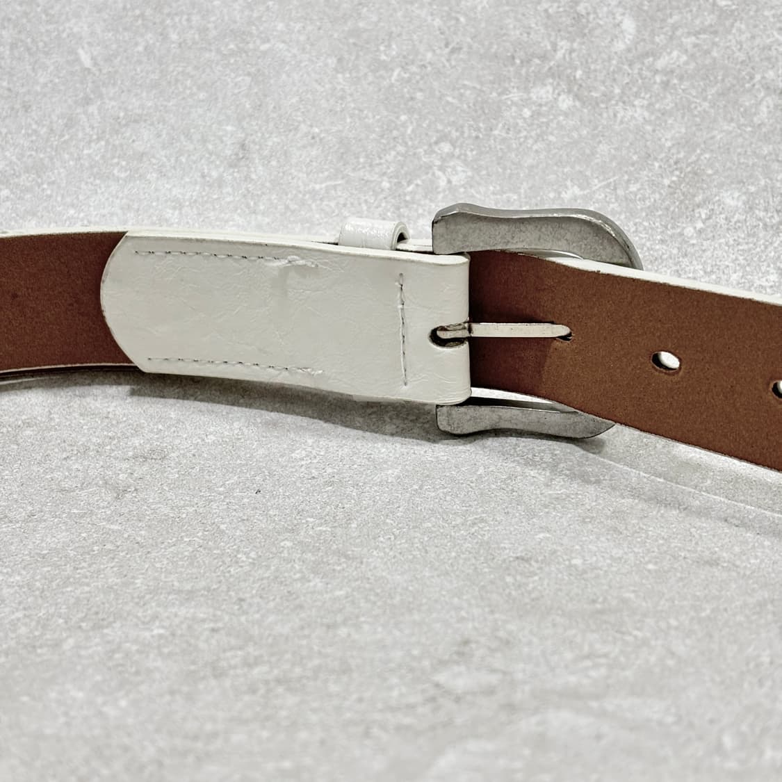 Oribell 락스터드 아일렛 크랙 가죽 볼드 벨트 상품이미지5