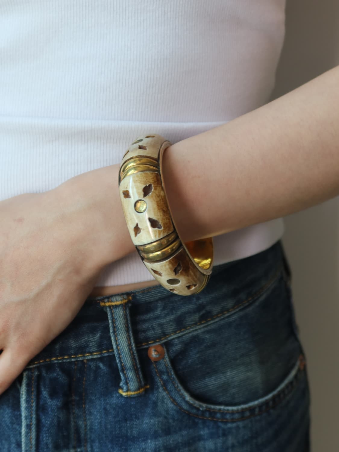 tribal cutout bone bangle 상품이미지1