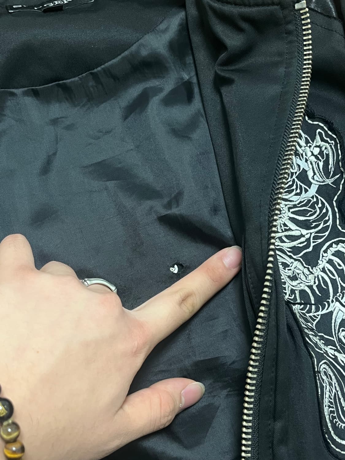 써저리 미르 스카잔 블랙 L 사이즈 판매합니다. 상품이미지3