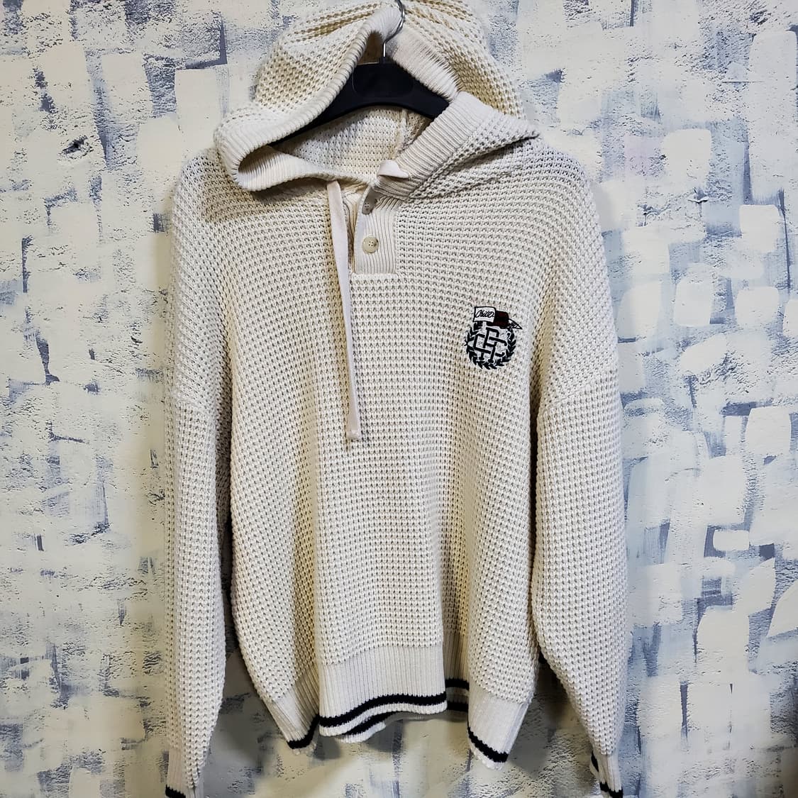 로맨틱크라운 버튼 니트 후드티  상품이미지2