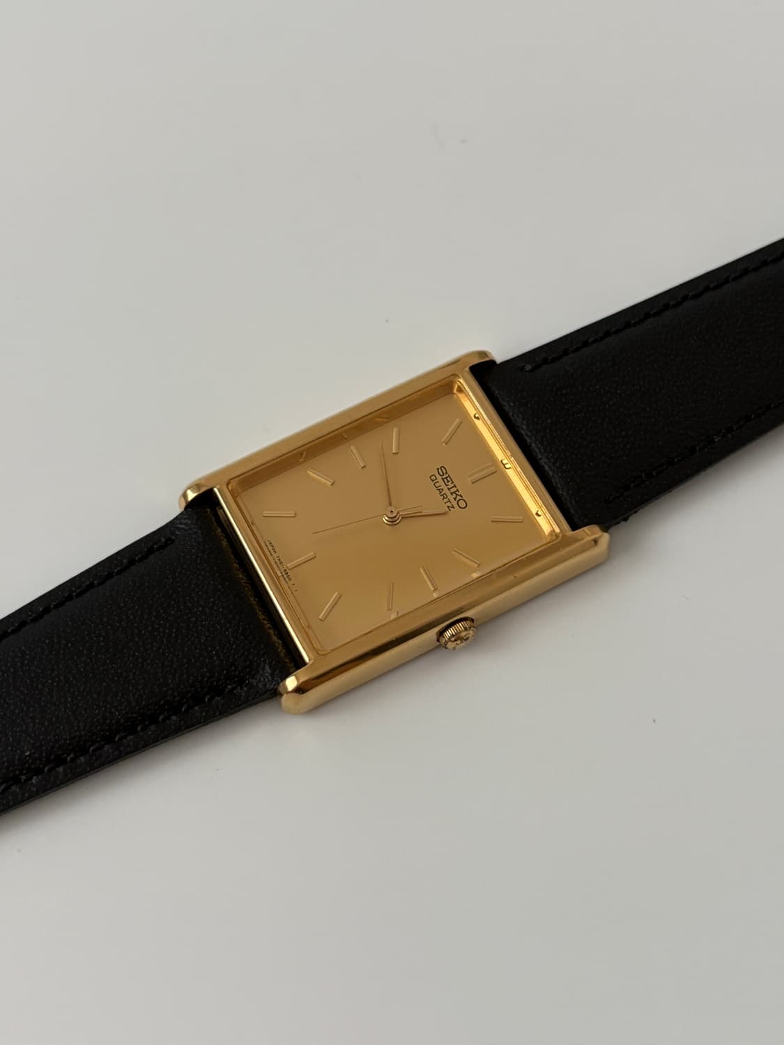 90s gold tank case quartz 상품이미지5