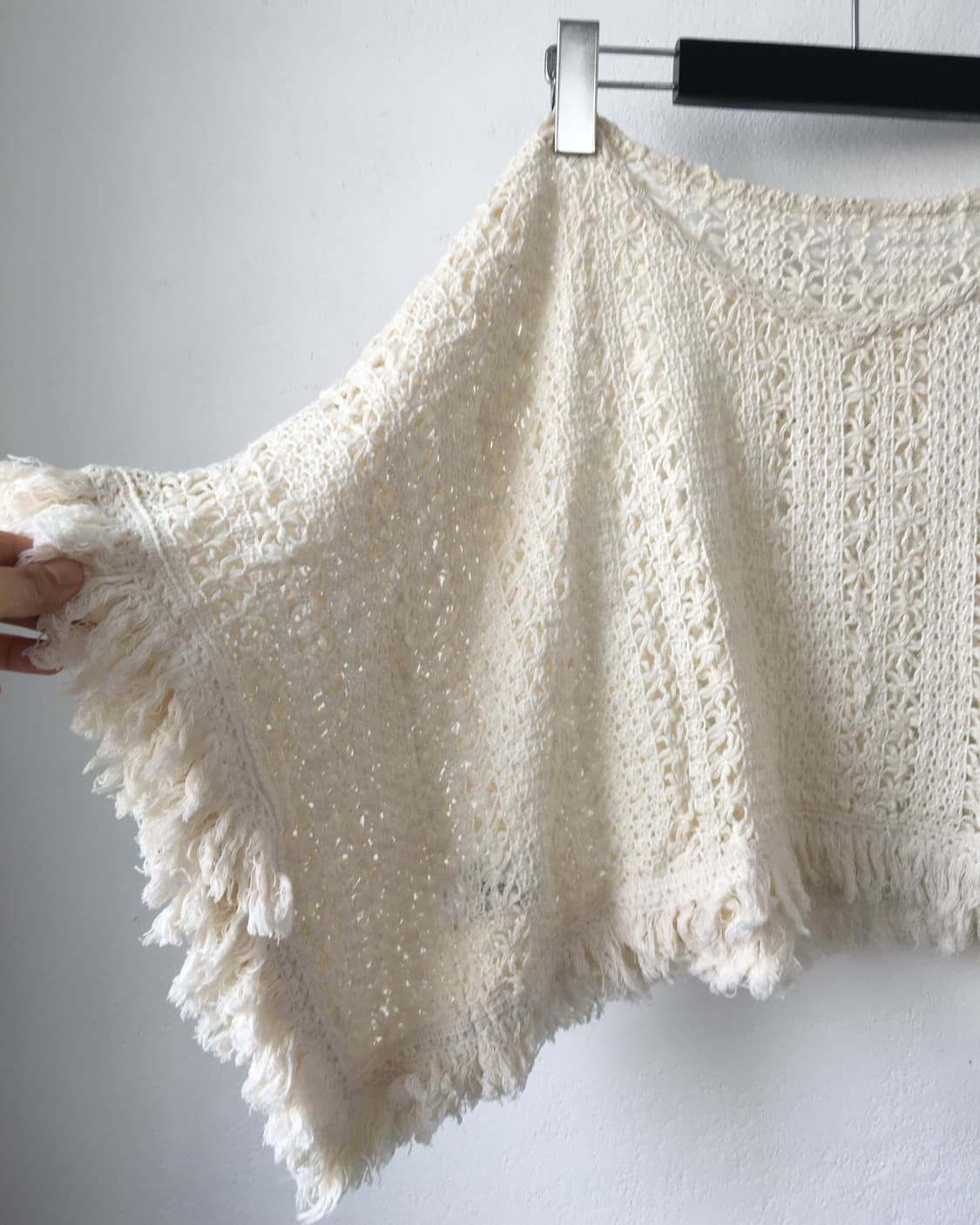 Crochet fringe cape 상품이미지4