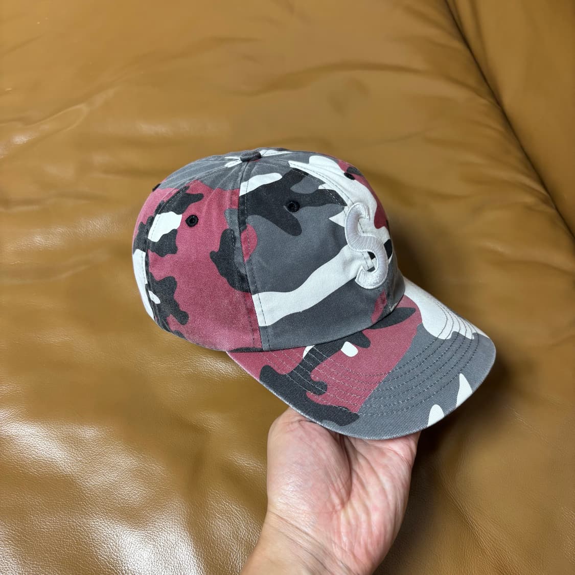 슈프림 23fw 피그먼트 카모 레드 S로고 6패널 볼캡 모자 (Camo) 상품이미지3