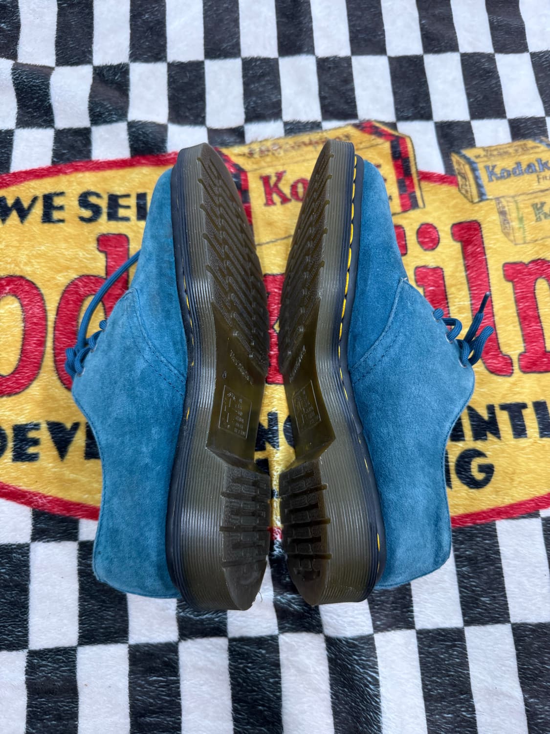 Dr. Martens 21471 Suede 3 Hole 상품이미지4