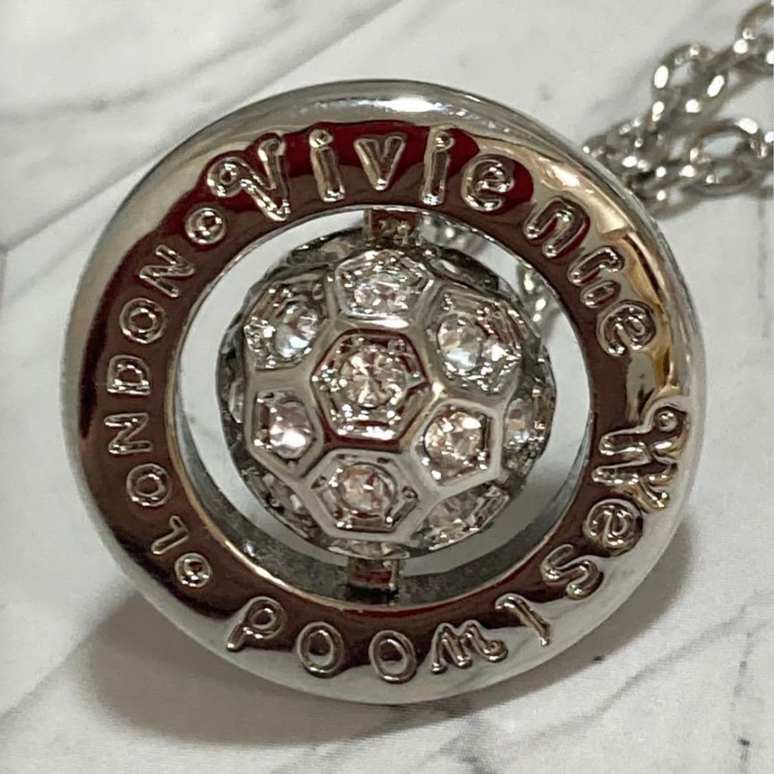 비비안웨스트우드 아카이브 화이트크리스탈 실버 orb 팬던트 목걸이 상품이미지2