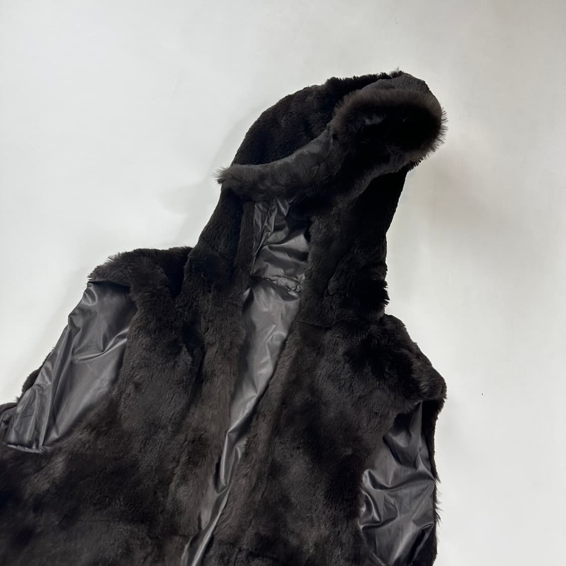 알레그리 토끼털 후드 베스트 가디건 상품이미지2