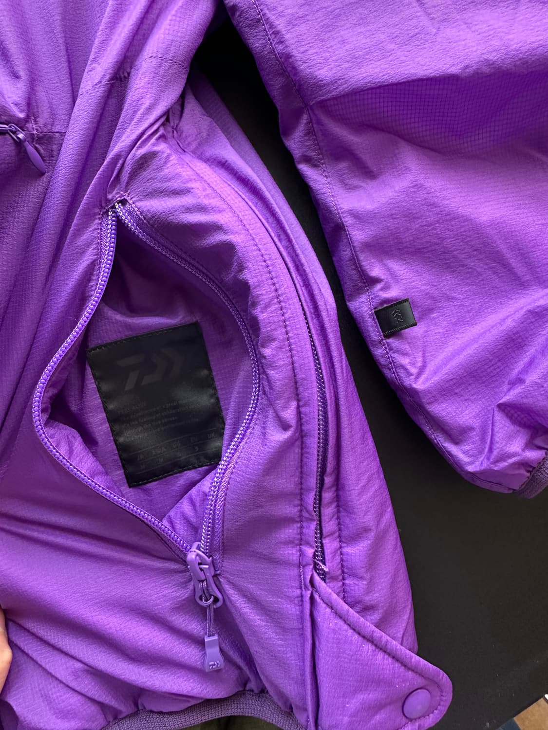 Daiwa pier39 tech reversible pullover 상품이미지3