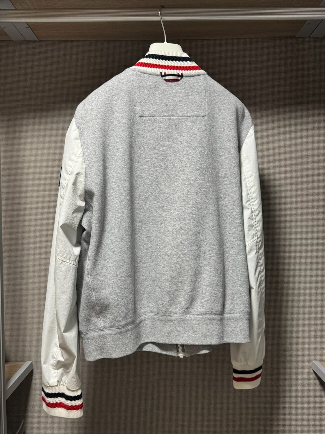 몽클레어 감마블루 자수 로고 자켓 그레이 L  상품이미지10
