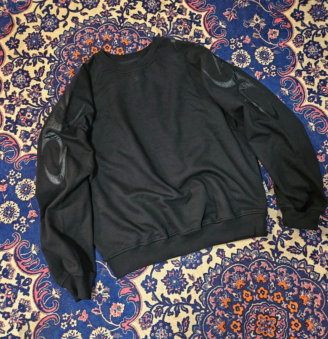 (미사용)아조바이아조 라글란 오버핏 숄더 블럭자수 맨투맨 Free 상품이미지1