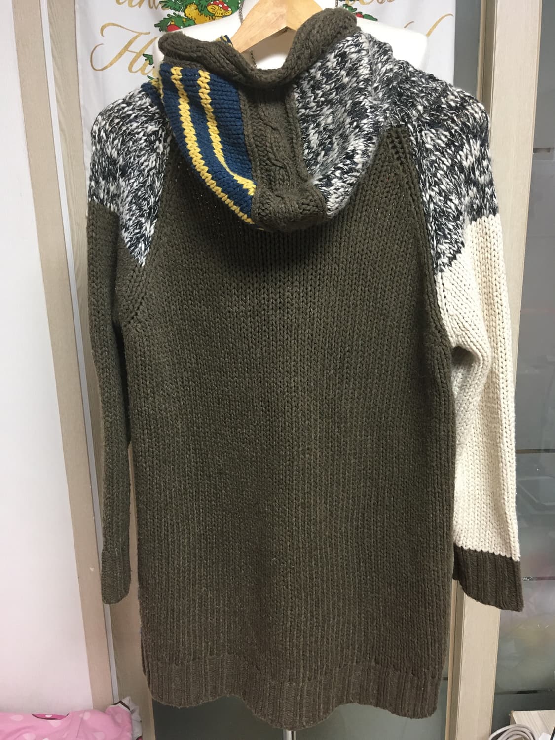 자수 니트 폼폼단추 가디건 상품이미지3