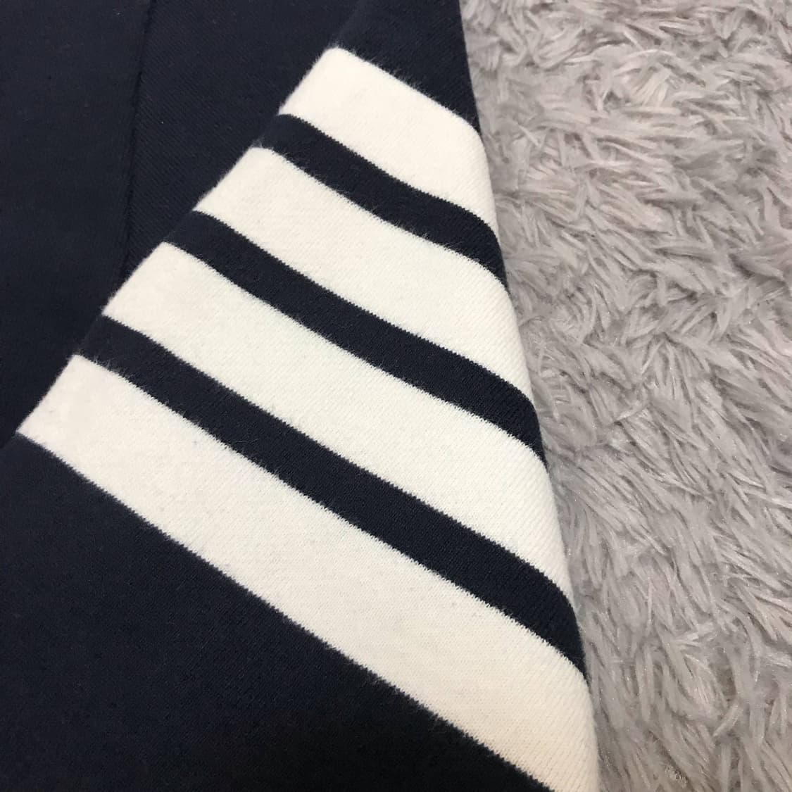 {클로젯}[2][신형]톰브라운 사선완장 맨투맨 상품이미지3