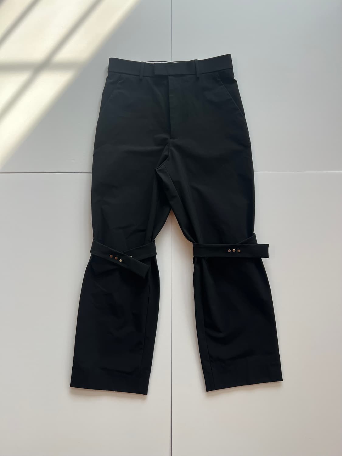 스트랩 팬츠 상품이미지1