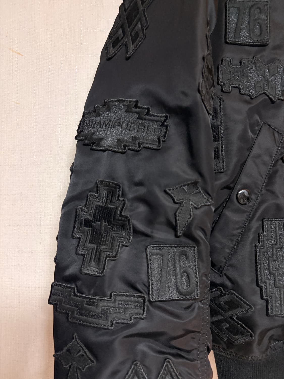 마르셀로불론X알파인더스트리 블랙 봄버 자켓 상품이미지3