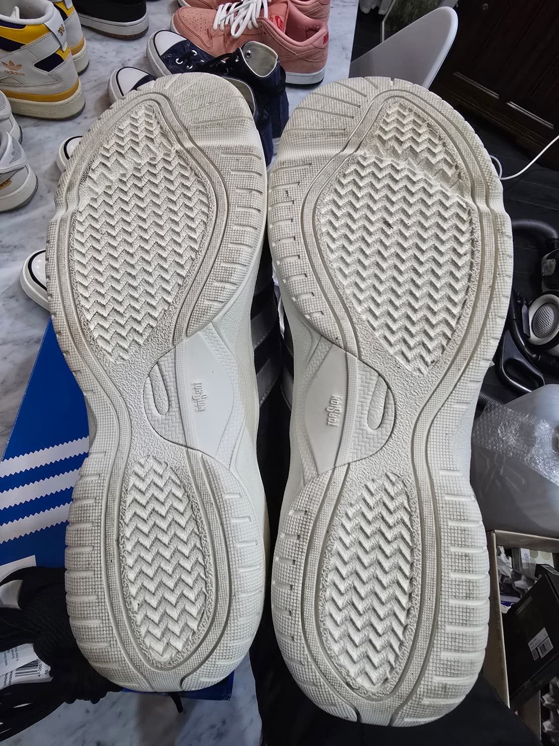 극미중고 캠퍼스x 아트모스 슈프림블랙 285 상품이미지7