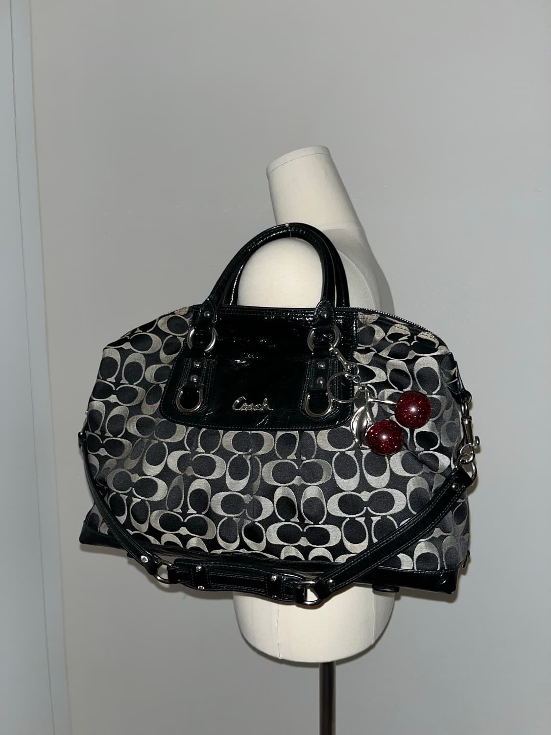 Coach Cookie and Cream Shoulder Bag 상품이미지3