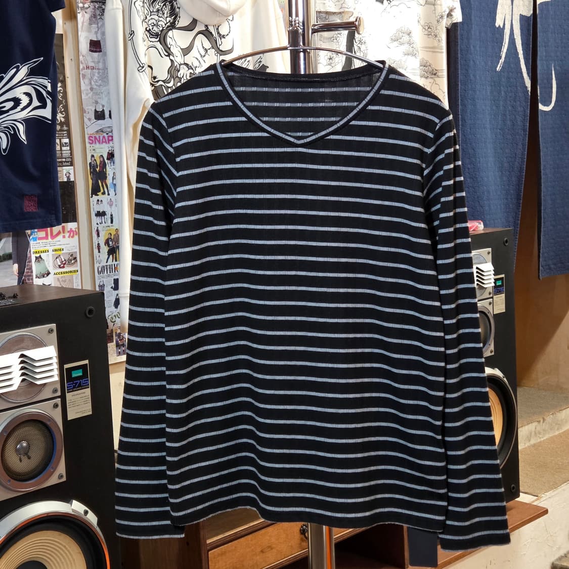 JPN 그레이 스트라이프 브이넥 슬림핏 롱슬리브 상품이미지1