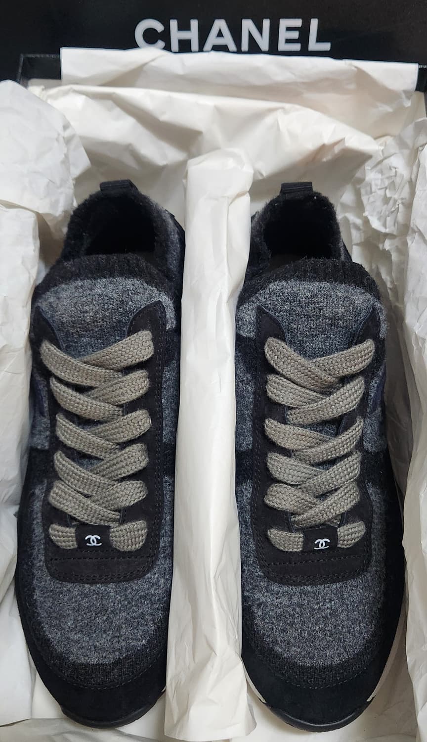 [정품 ) 샤넬 스니커즈 운동화 니트 스웨이드 다크그레이 43 한정판 상품이미지7