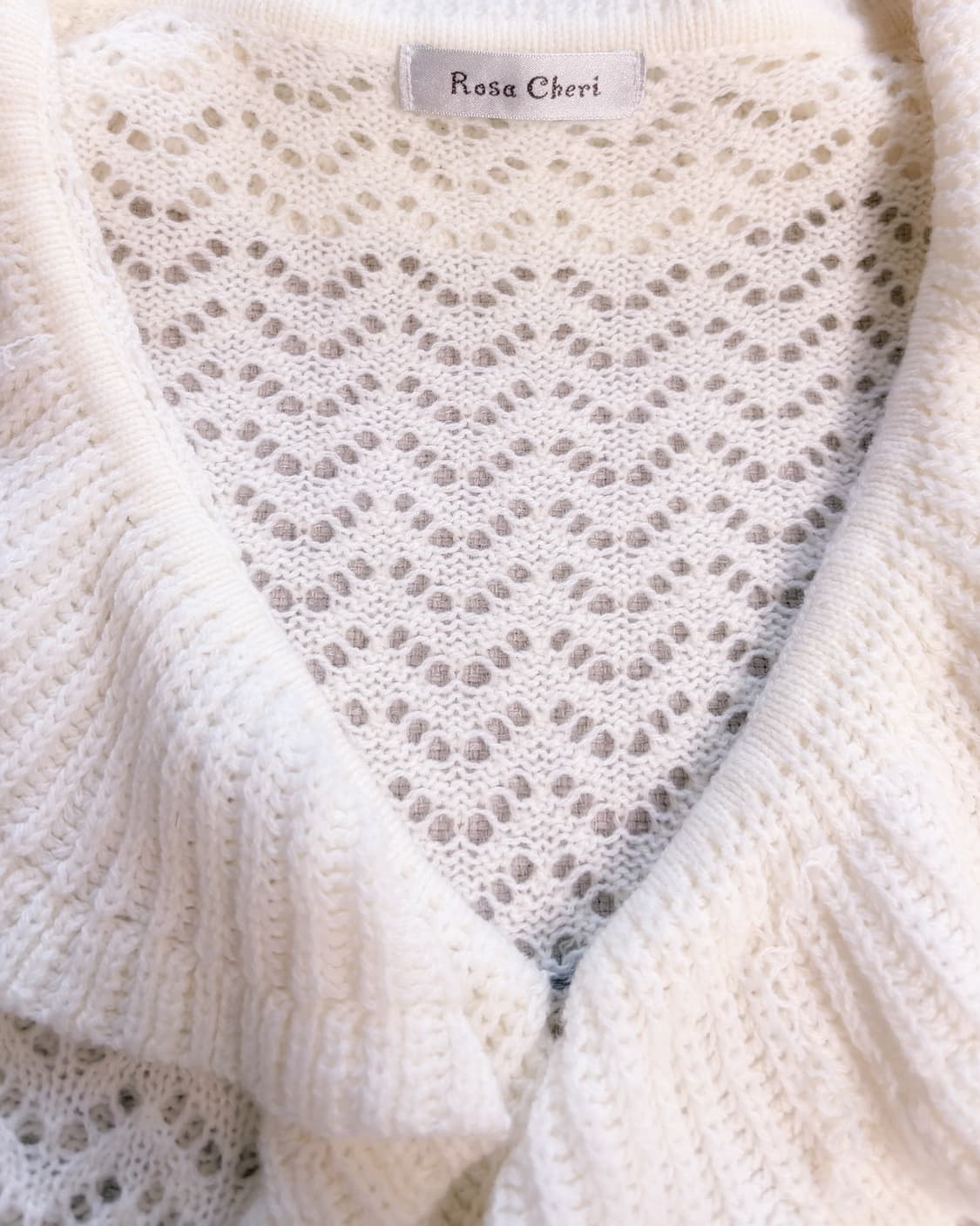 Rosa Cheri 로사체리 화이트 프릴 레이스 펀칭 디테일 가디건  상품이미지2