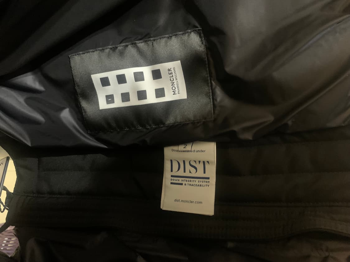 몽클레어 x 퍼렐 다운 베스트 상품이미지5