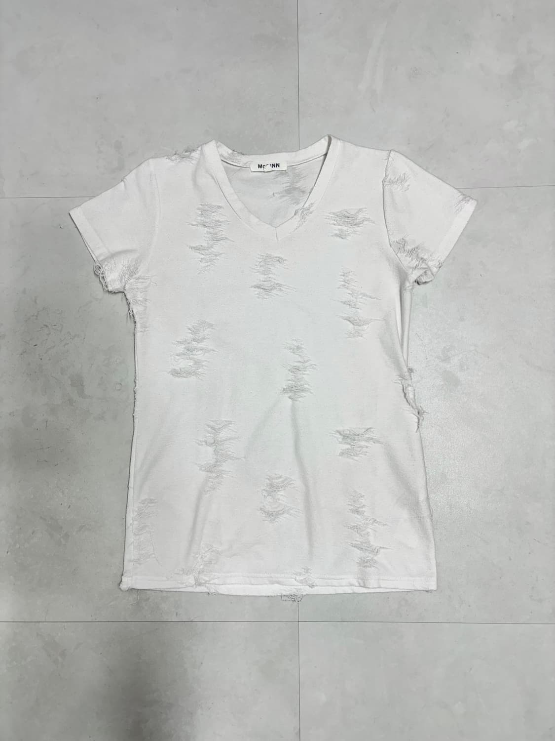 DISTRESSED V NECK TEE 상품이미지7