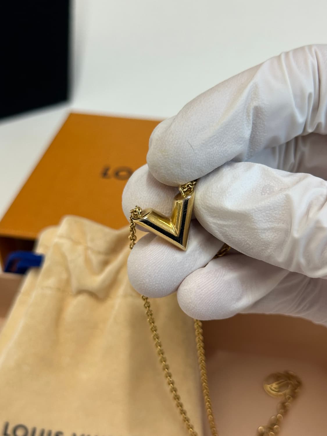 A+ / 루이비통 V 에센셜 네크리스 골드 상품이미지4