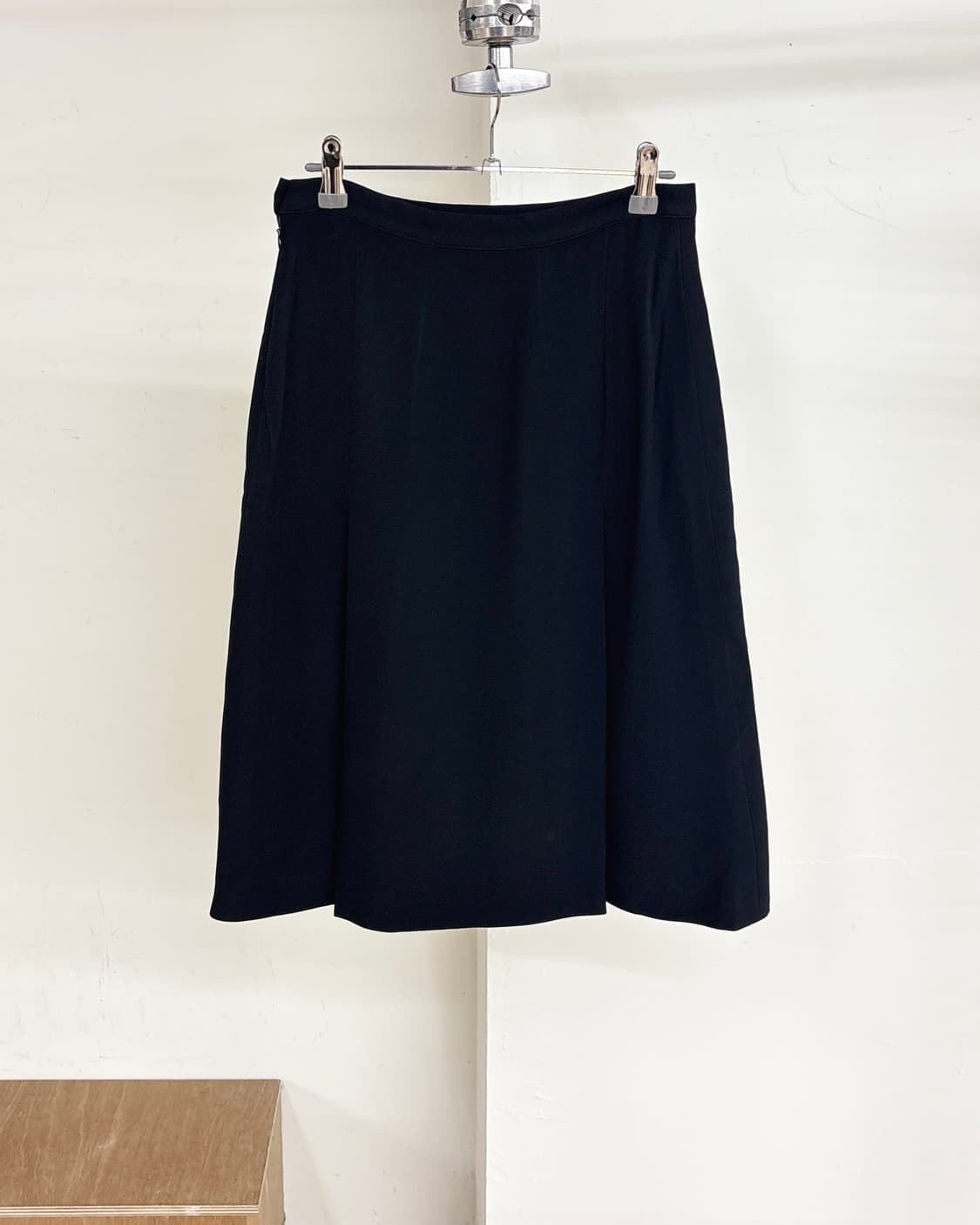 베르사체 블랙 플리츠 미디 스커트 상품이미지4