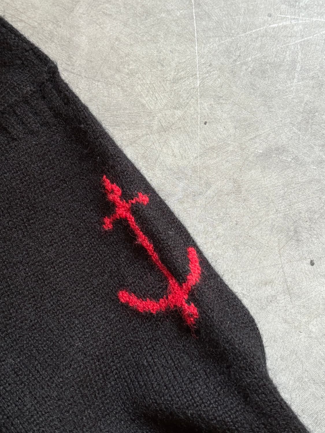 Guernsey Woollens 건지 울른스 블랙 니트 상품이미지3