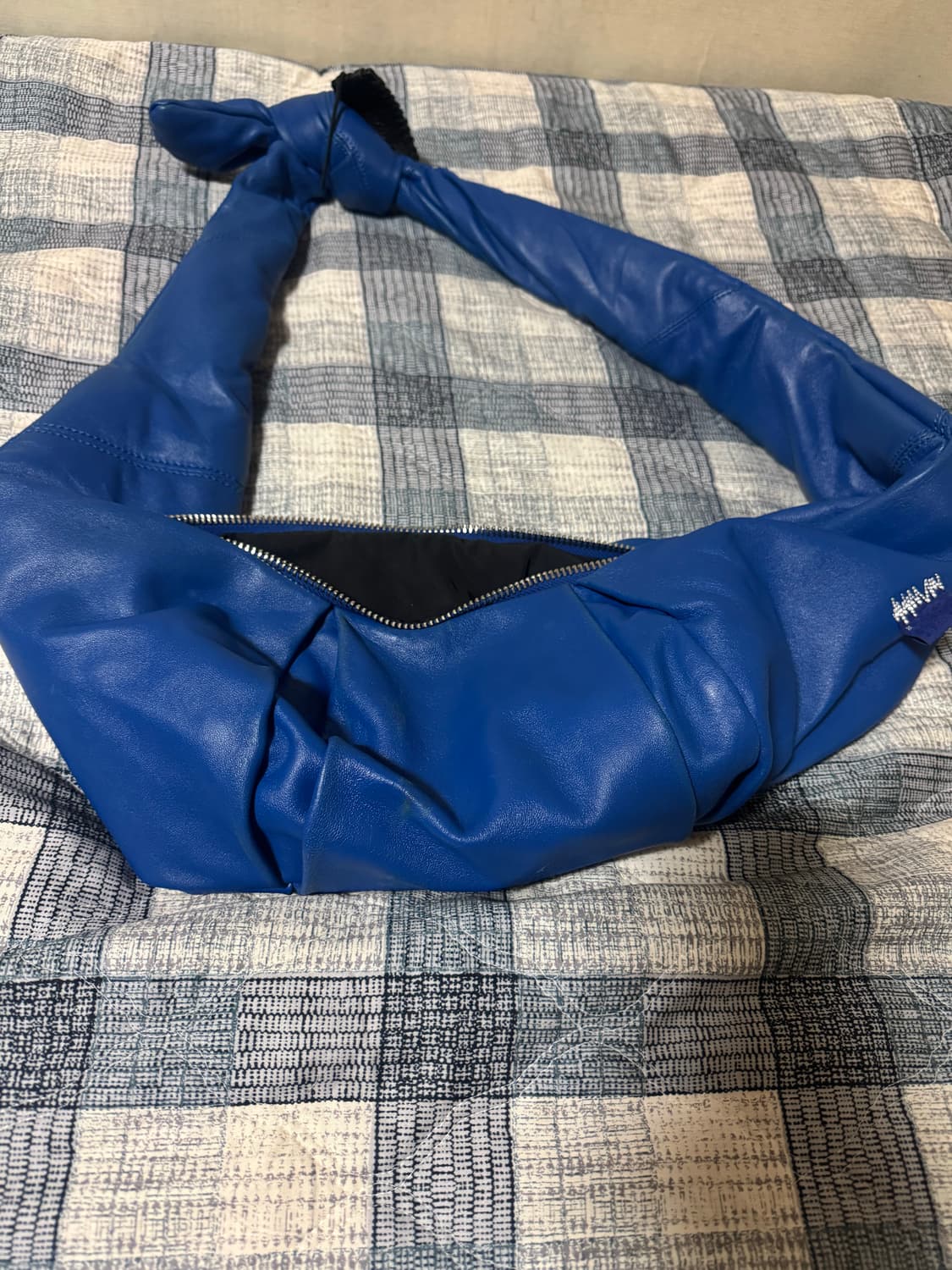 자더에러 매듭 레더 숄더백 블루 상품이미지3