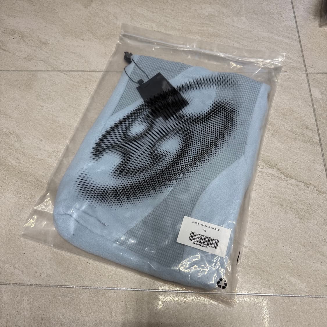 미개봉 새상품 산산기어 플리스 크로스 백 스카이 블루 - 24FW 판매 상품이미지2