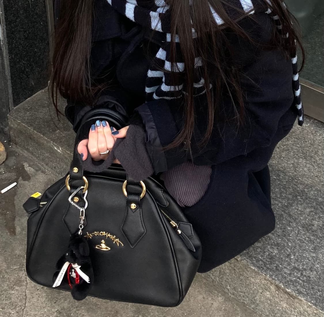 비비안웨스트우드 블랙 금장 토트백 상품이미지1