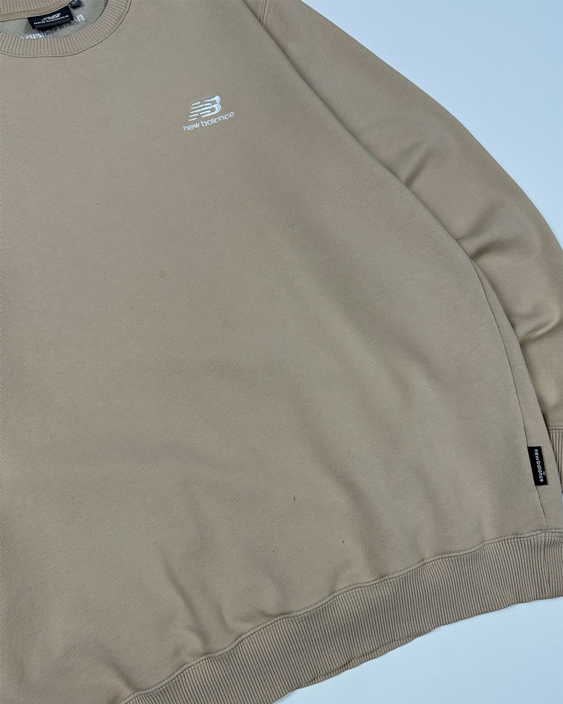 뉴발란스 맨투맨 베이지 상품이미지4
