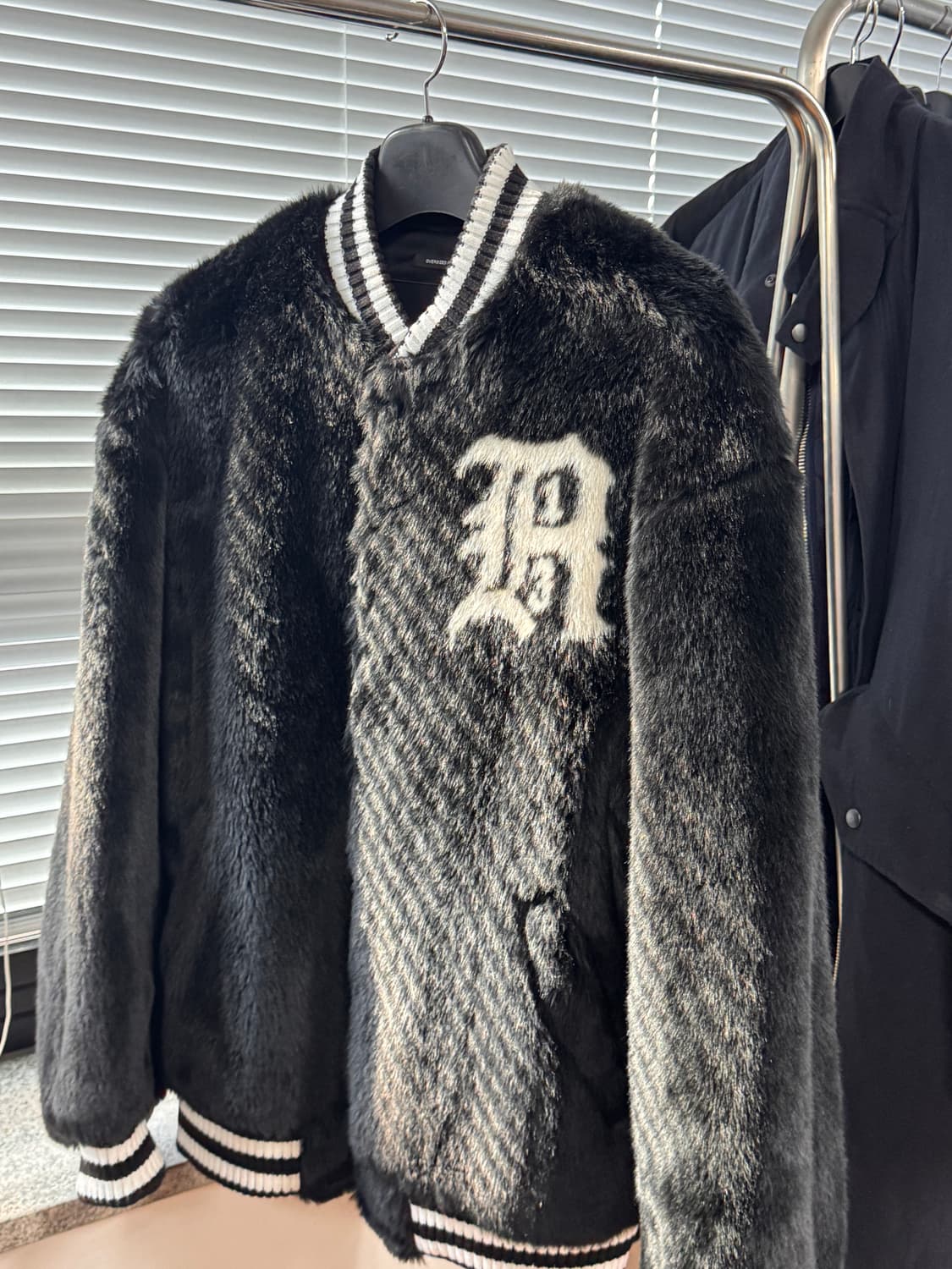 r13 퍼 스타디움 자켓  상품이미지2