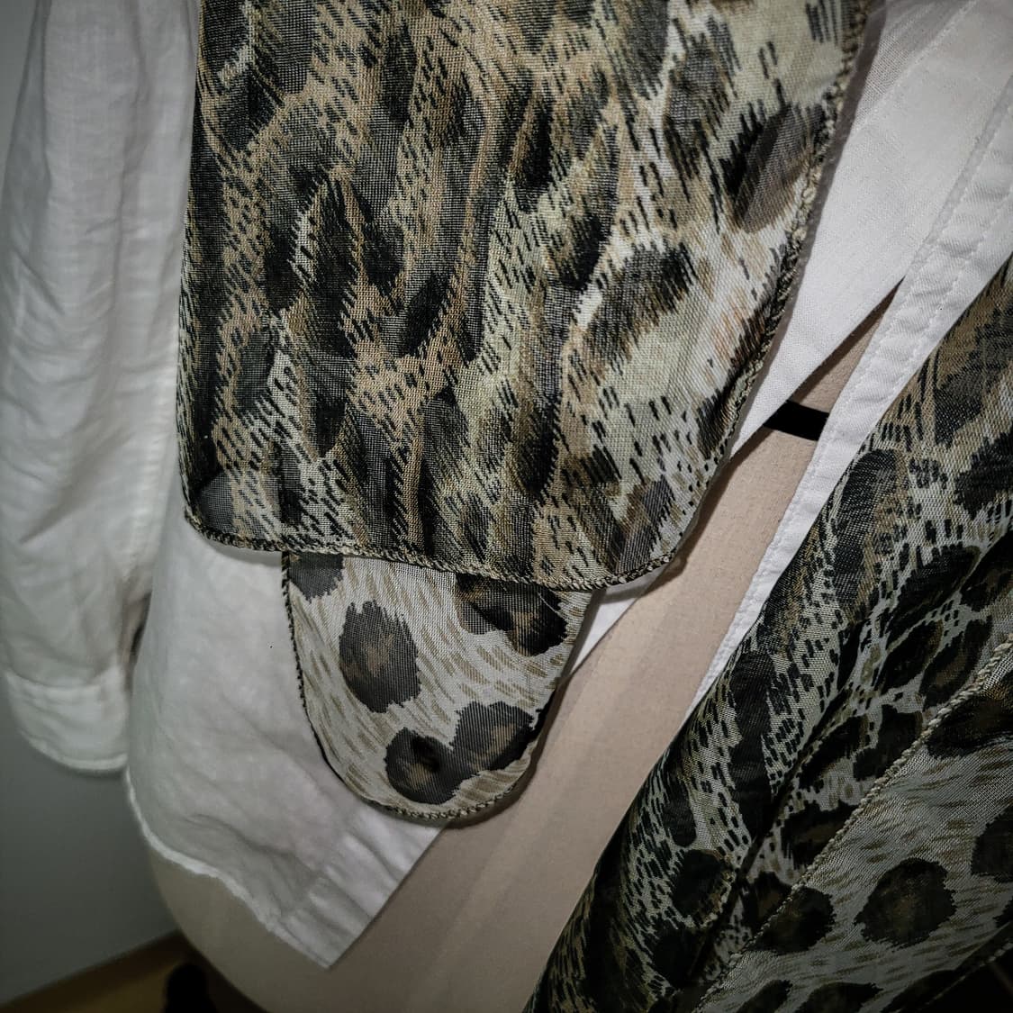 Chic Leopard Print Chiffon Scarf 상품이미지3