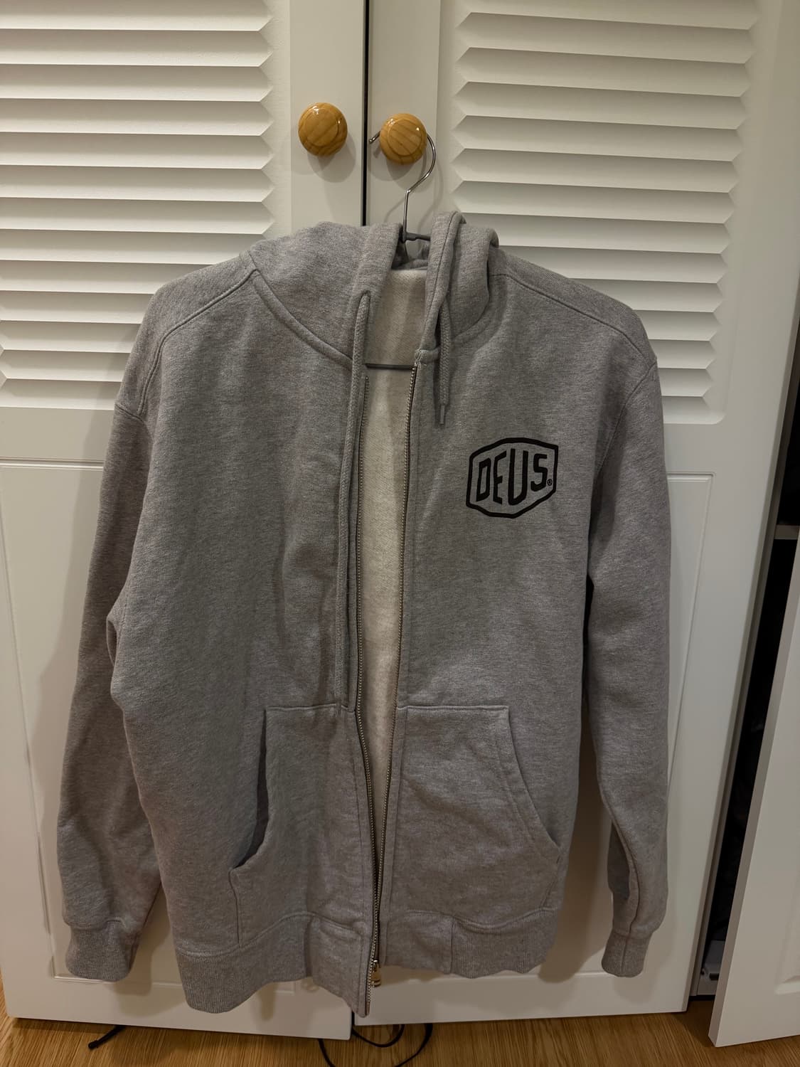 데우스 후드 집업 상품이미지1