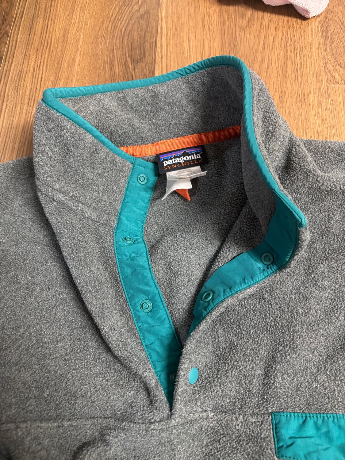 파타고니아 신칠라  니켈 L  판매합니다. (샤이아 라보프 착용 모델) 상품이미지5