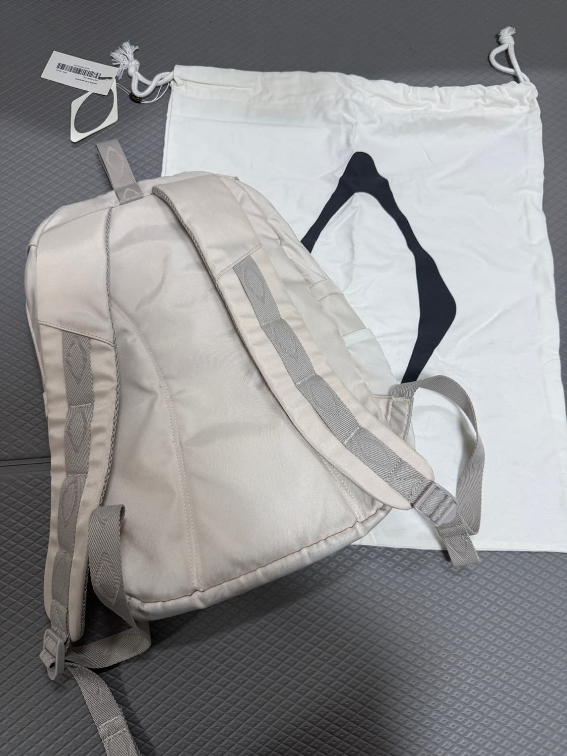 미스치프 버클 플랩 백팩 라이트 베이지 상품이미지3