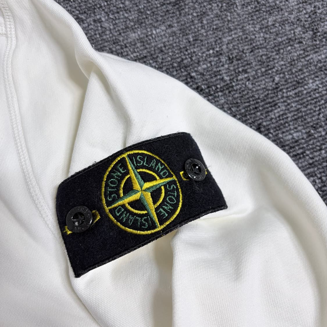 스톤아일랜드 와펜 패치 맨투맨 상품이미지4