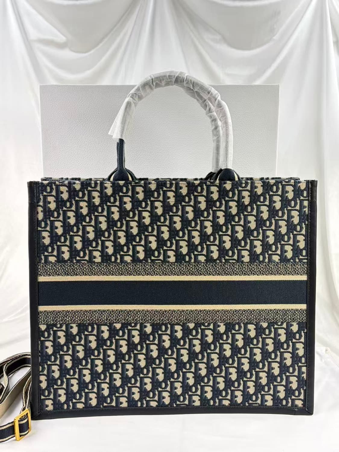 디올 오블리크 북 토트 레더 라지 백 상품이미지3