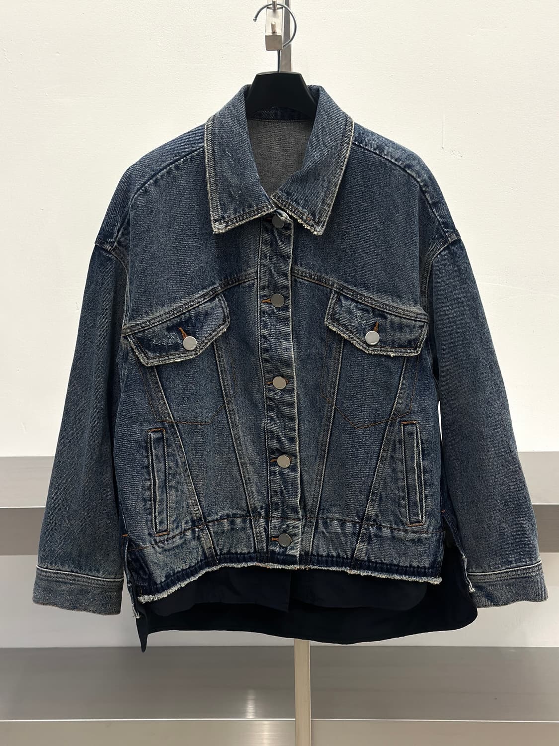 구호 오버사이즈 데님 트러커 자켓  상품이미지3