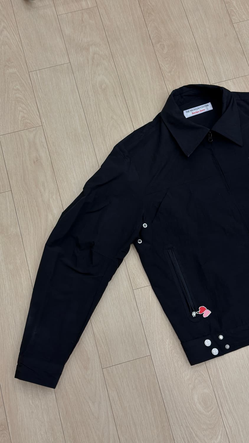 현재 단종된 더뮤지엄비지터 블랙 하트 포인트 자켓 M 상품이미지2