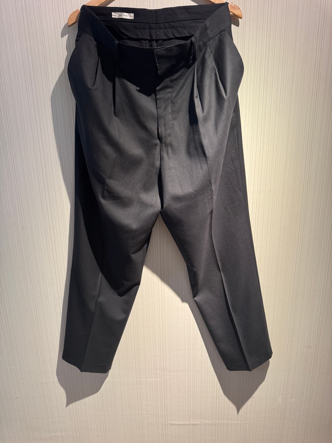 더 로우 투 플리츠 울 팬츠 블랙 us34 상품이미지1