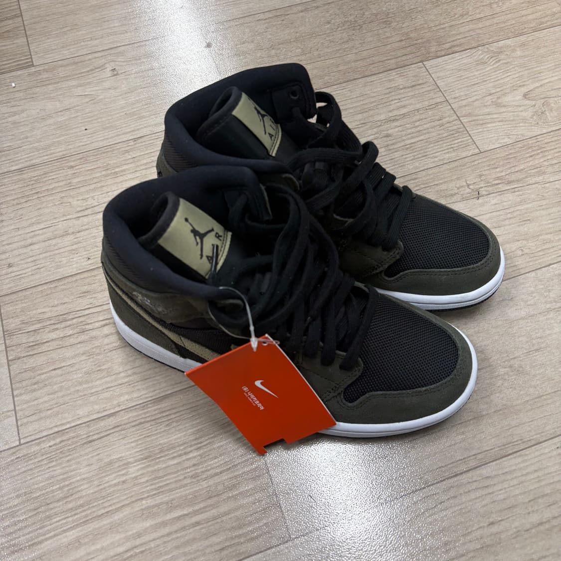 나이키 W 에어 조던 1 미드 밀리터리 상품이미지5