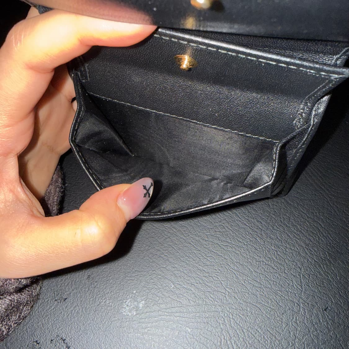 미우미우 마테라쎄 금장 반지갑 상품이미지8