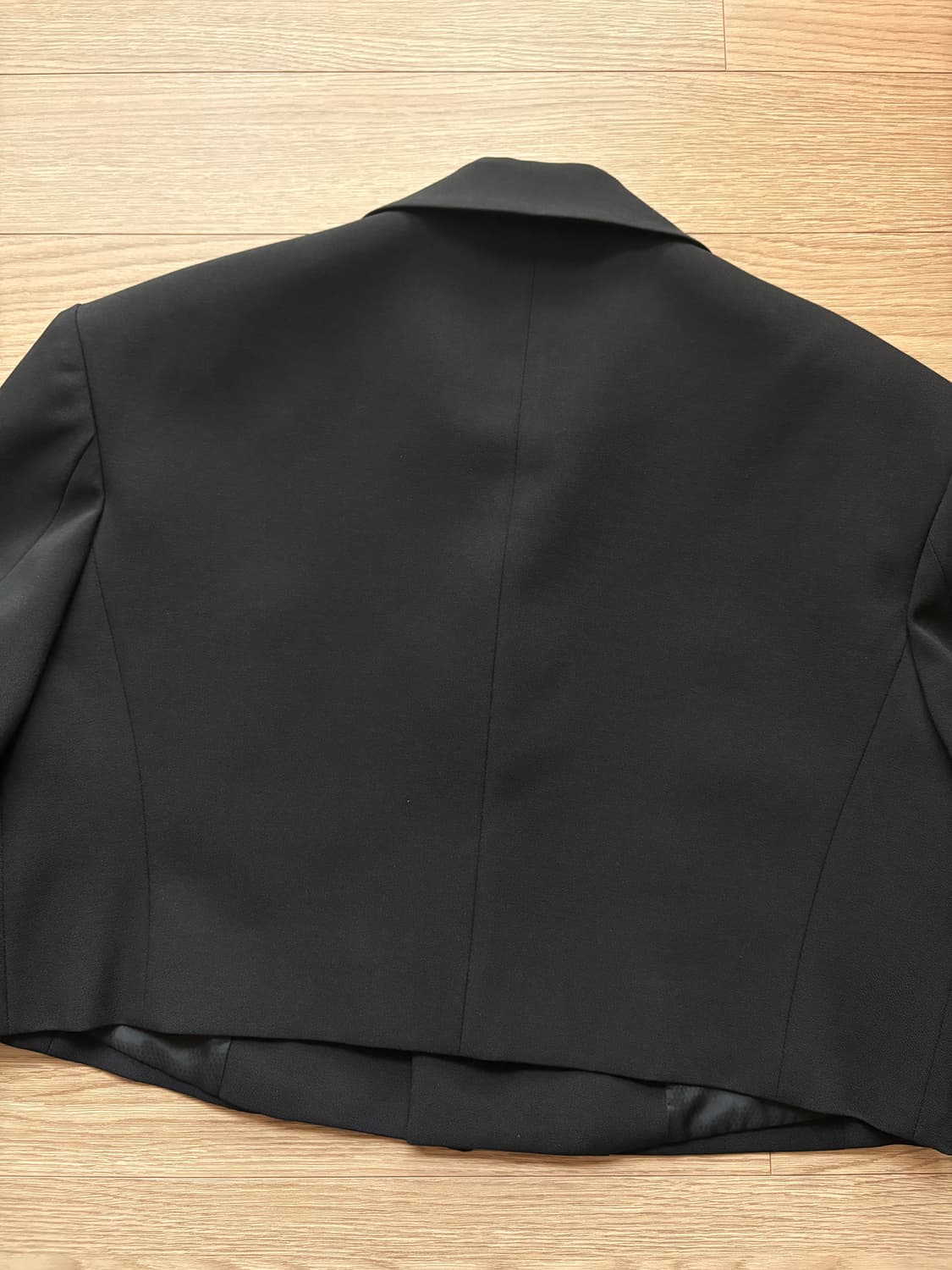 더일마 블랙 크롭 블레이저  상품이미지4