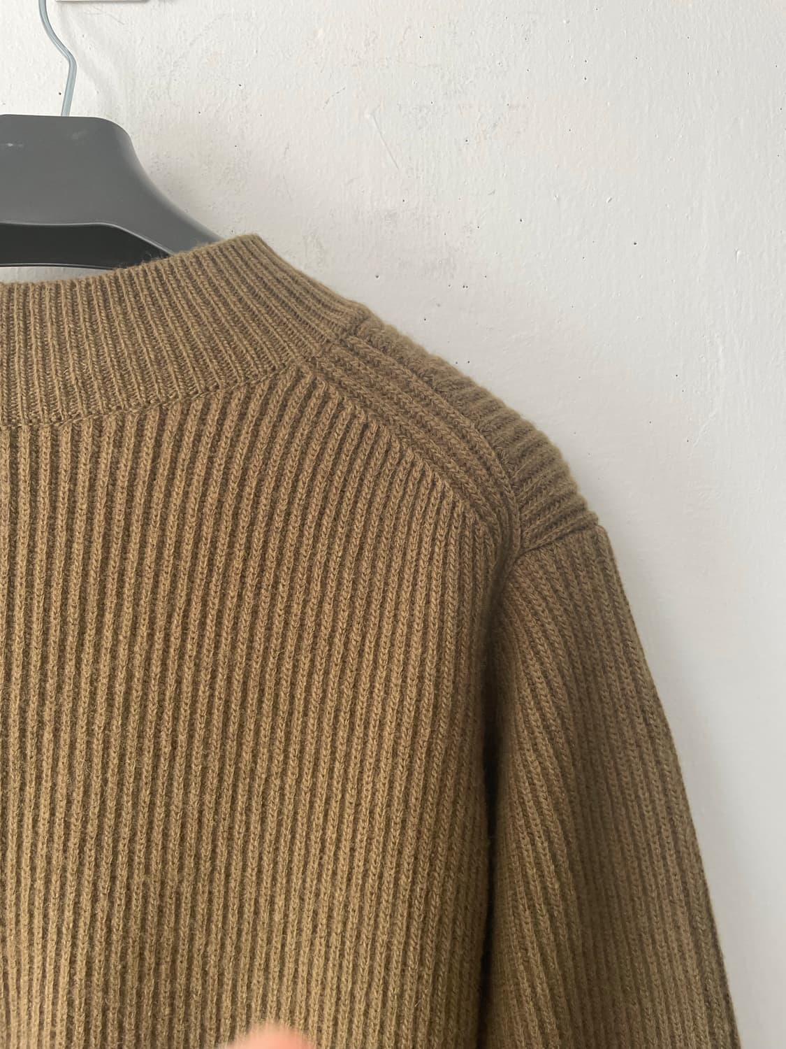 라벨 아카이브 메리노 파인울 브이넥 니트 올리브그린(1) 새상품(내용필) 상품이미지5