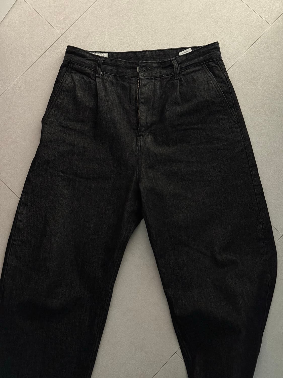 아트이프액츠 원턱 커브드 데님 블랙 (M) 상품이미지1