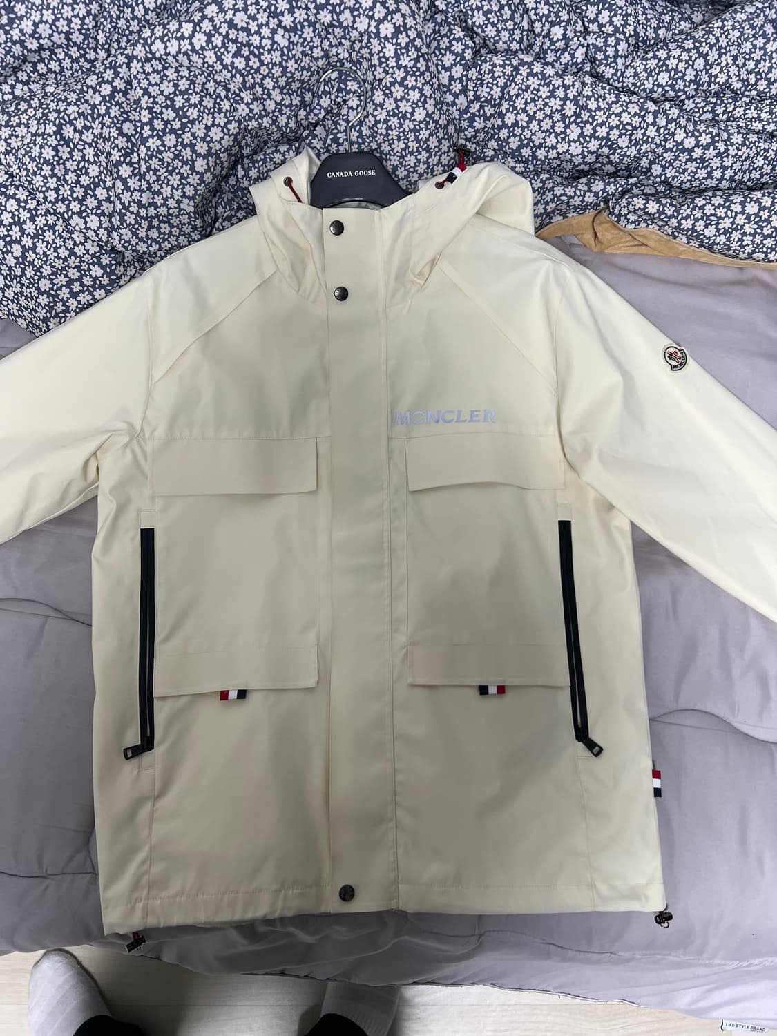 몽클레르(몽클레어) 크림색 후드 재킷 (정품 / 새상품급) 상품이미지1