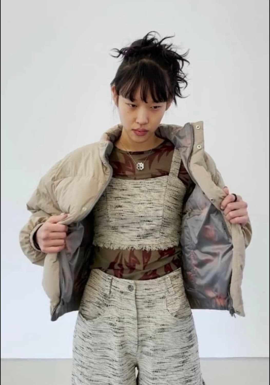 MSCHF 미스치프 로고 자수 크롭 숏패딩 Beige 상품이미지5