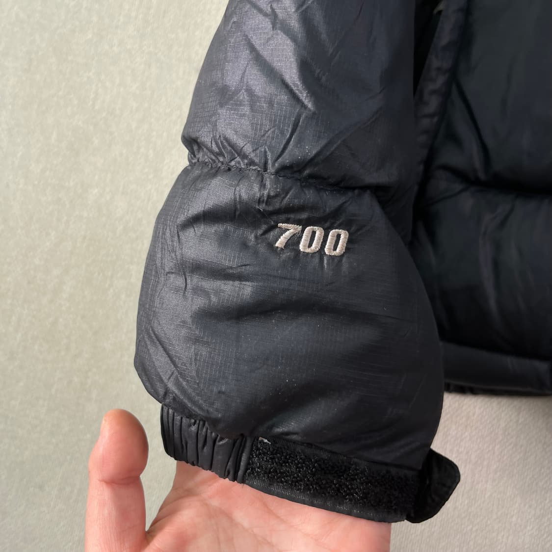 W 100 노스페이스 1996 눕시 700 블랙 패딩 상품이미지4
