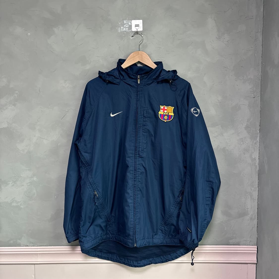 나이키 바르셀로나 바람막이 네이비 상품이미지1